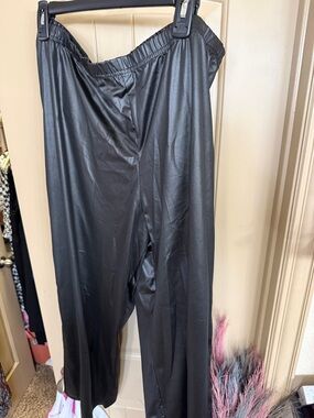 Boohoo Plus Black PU Ruched Bum Leggings